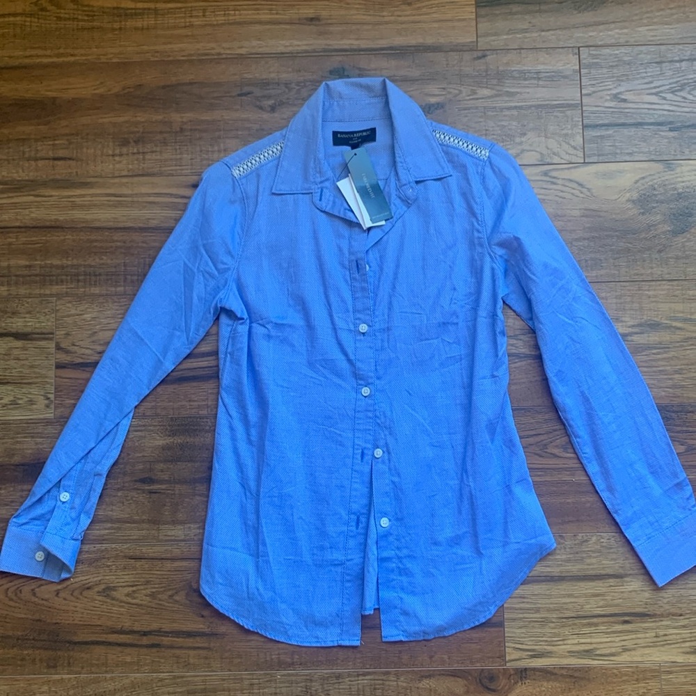 Banana Republic Tailored Fit women’s blue button up shirt